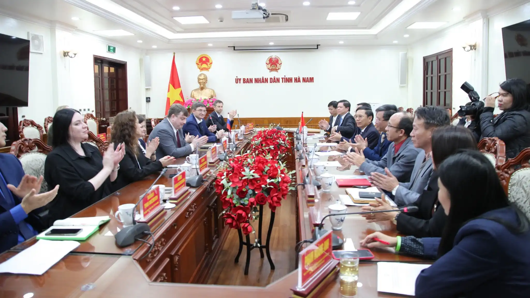 Gặp gỡ các trường đại học Nga với Ủy ban Nhân dân tỉnh Hà Nam 1 gap go cac truong dai hoc nga voi uy ban nhan dan tinh ha nam