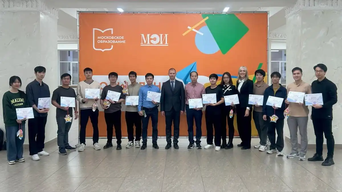 Sinh viên Đại học quốc gia Hà Nội hoàn thành thực tập tại Đại học MPEI 1 sinh vien dai hoc quoc gia ha noi hoan thanh thuc tap tai dai hoc mpei