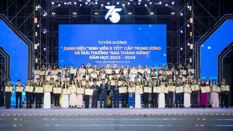 2 du học sinh đạt danh hiệu "Sinh viên 5 tốt" và giải thưởng "Sao tháng Giêng" 11 2 du hoc sinh dat danh hieu sinh vien 5 tot va giai thuong sao thang gieng 1