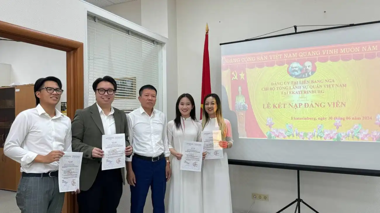 Bước tiến trong phong trào kết nạp đảng viên mới tại Ekaterinburg 1 buoc tien trong phong trao ket nap dang vien moi tai ekaterinburg