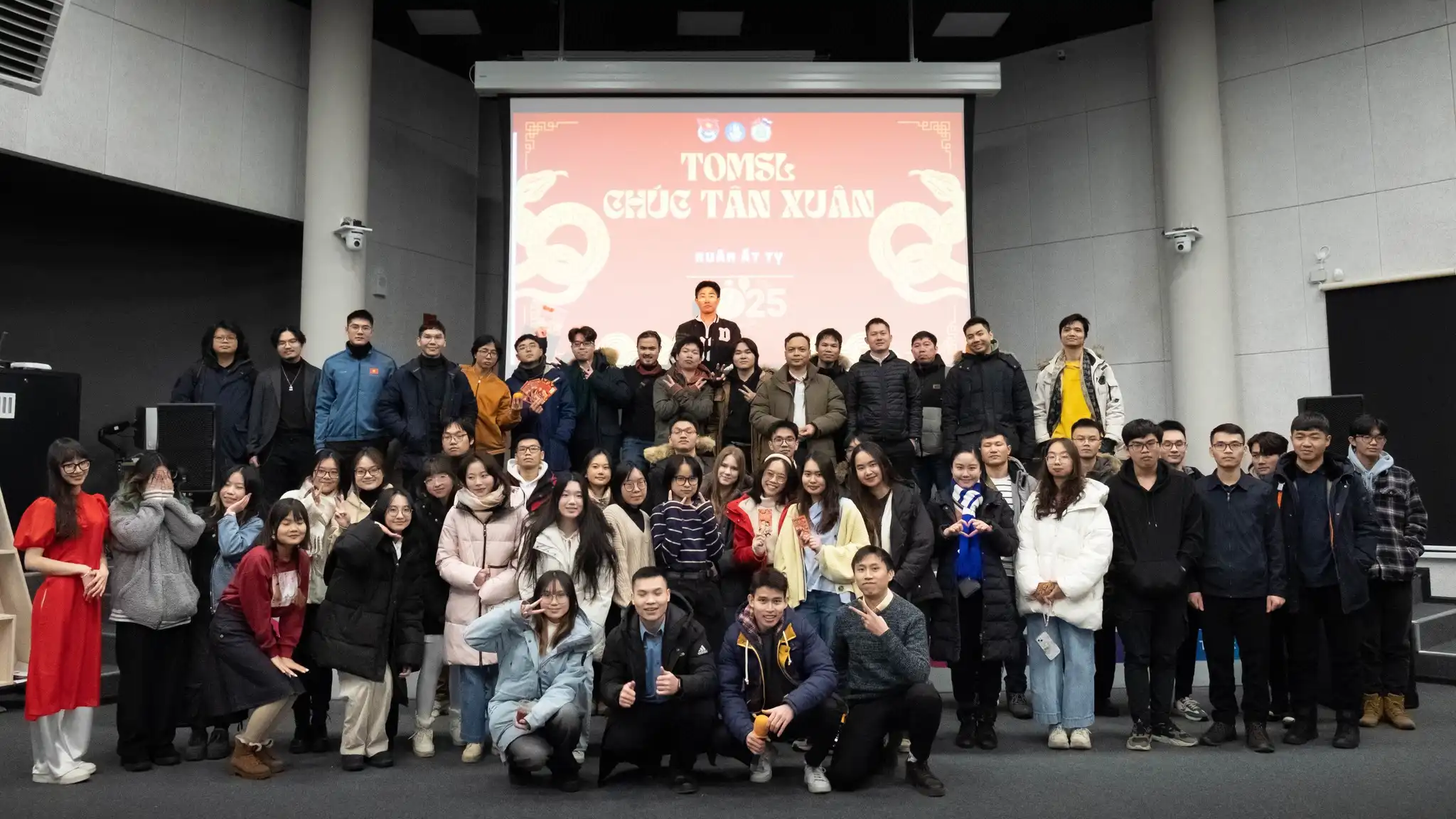 Lưu học sinh Việt Nam tại Tomsk tổ chức chương trình Tết Ất Tỵ 2025 1 luu hoc sinh viet nam tai tomsk to chuc chuong trinh tet at ty 2025