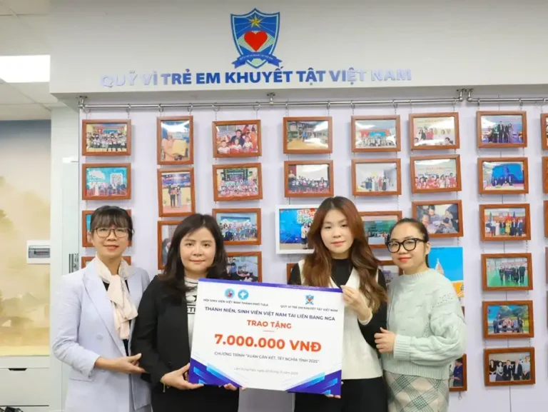 Thanh niên Việt Nam tại Liên bang Nga trao tặng từ thiện 103000 RUB 15 thanh nien viet nam tai lien bang nga trao tang tu thien 103000 rub