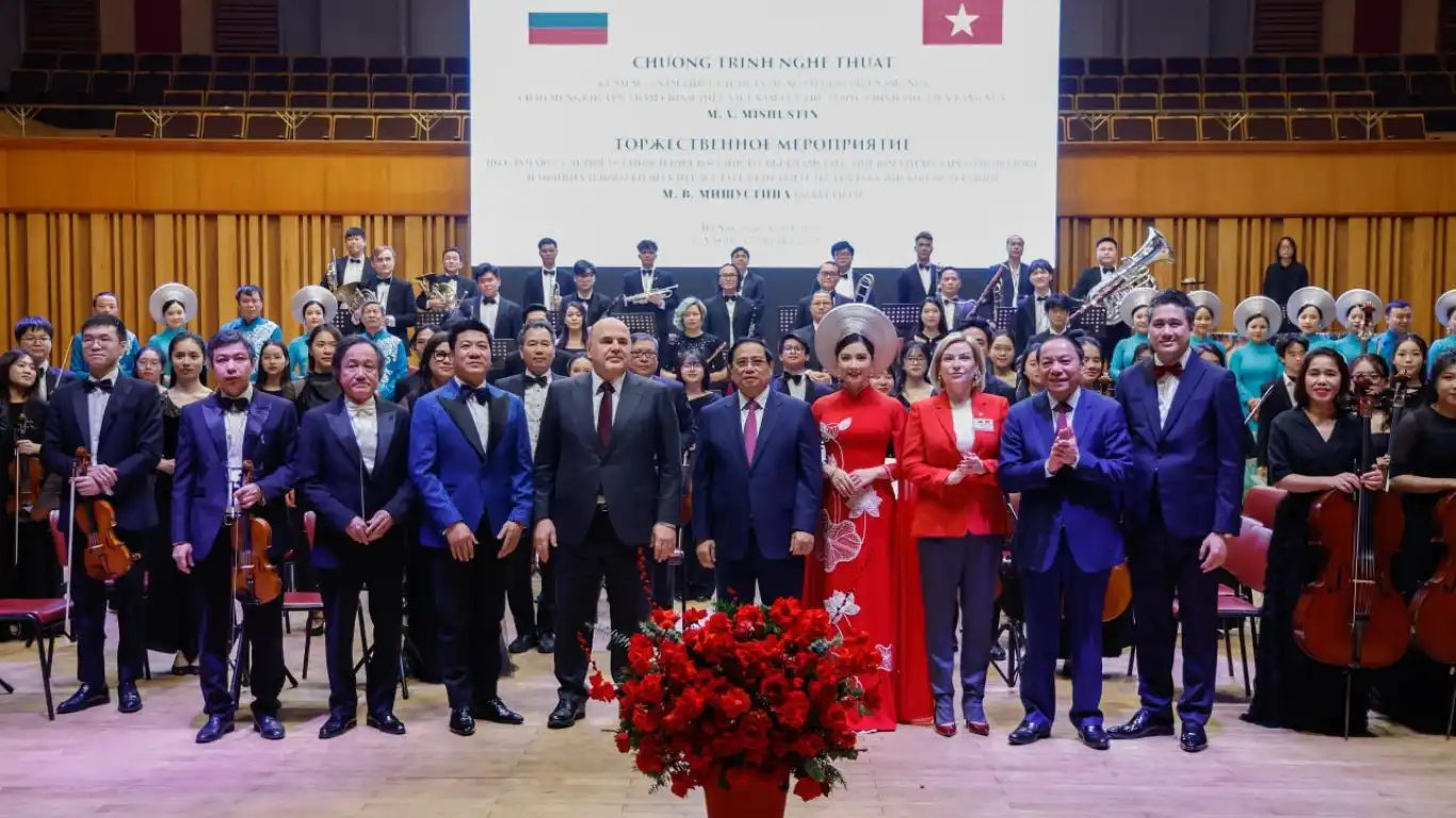 Thủ tướng Nga dự chương trình tại Học viện Âm nhạc quốc gia Việt Nam 1 thu tuong nga du chuong trinh tai hoc vien am nhac quoc gia viet nam