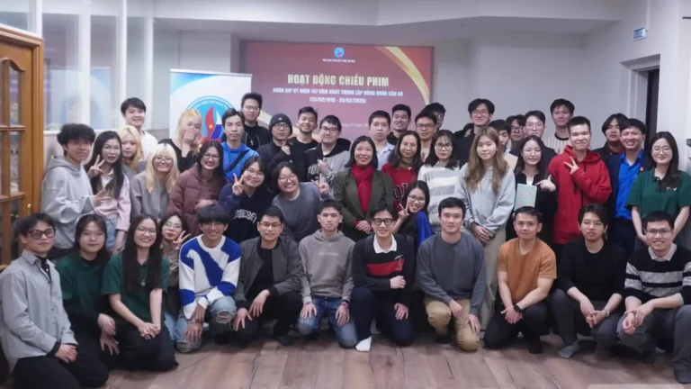 hoi sinh vien chieu phim ky niem 107 nam ngay thanh lap hong quan xo viet