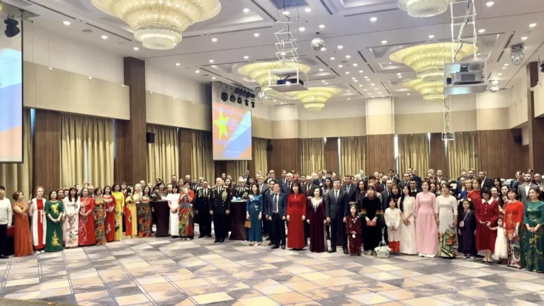 ky niem 75 nam thiet lap quan he ngoai giao viet nga tai vien dong