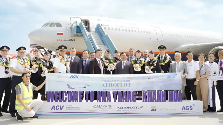 khanh hoa don chuyen bay thang thuong mai dau tien tu nga sau nhieu nam