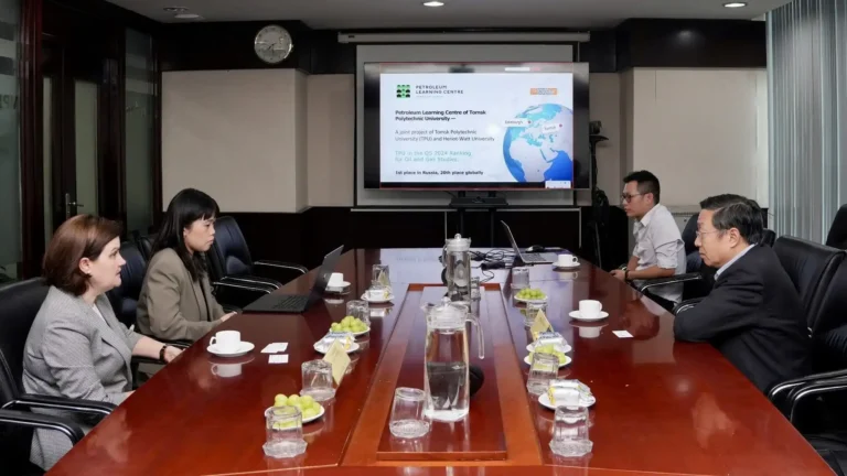 truong dai hoc dau khi viet nam tang cuong hop tac giao duc nga