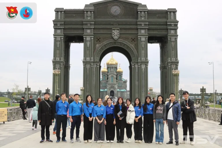 dang hoa tuong niem va tham quan trai nghiem tai cong vien patriot