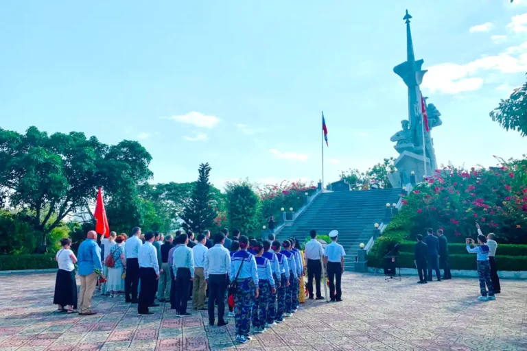 dang huong ky niem 80 nam chien thang phat xit tai cam ranh