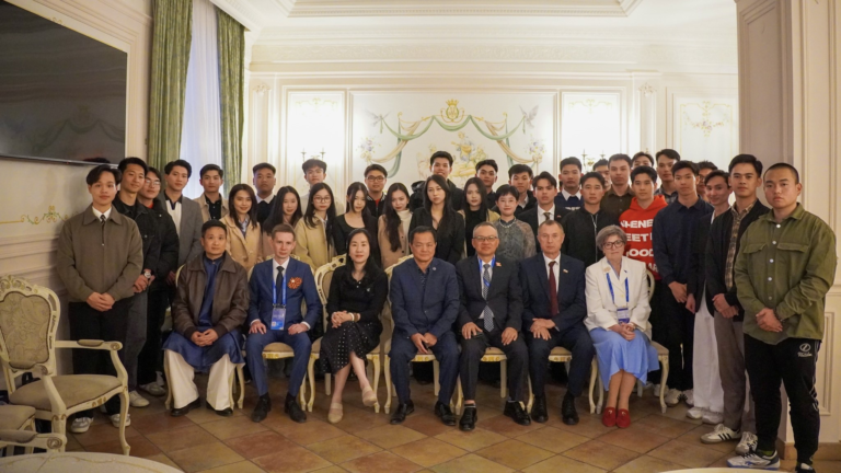 doan dai bieu quoc hoi viet nam gap cong dong nguoi viet tai volgograd