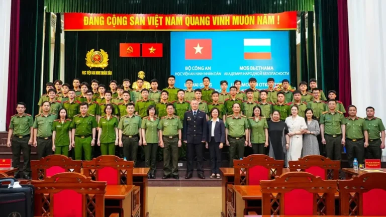 hoc vien an ninh nhan dan khai giang lop tieng nga du bi 2025