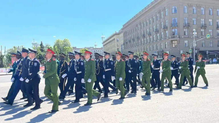 quan nhan viet nam khong chi duyet binh tren quang truong do