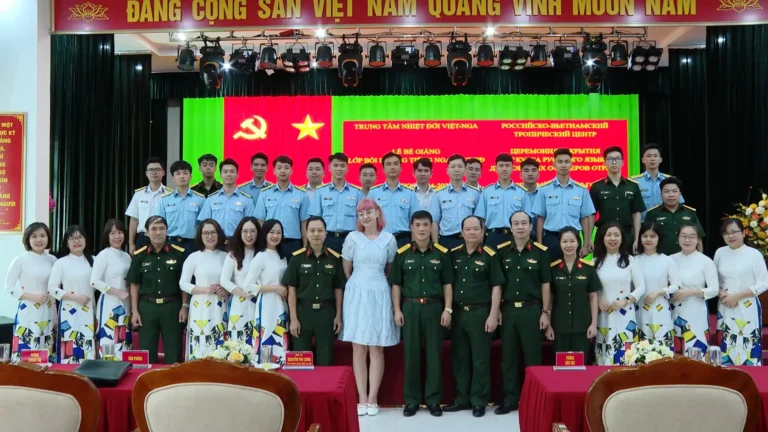 trung tam nhiet doi viet nga be giang lop boi duong tieng nga khoa 5