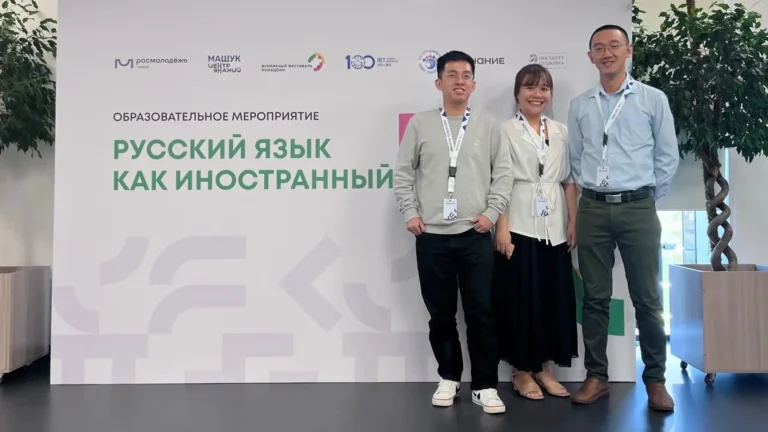 giao vien khoa ngu van nga tham du tap huan quoc te tai nga