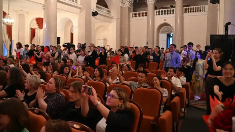 dai hoc su pham herzen to chuc san khau kich viet nam