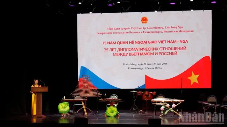 dem nhac ky niem 75 nam ngoai giao viet nga tai ekaterinburg