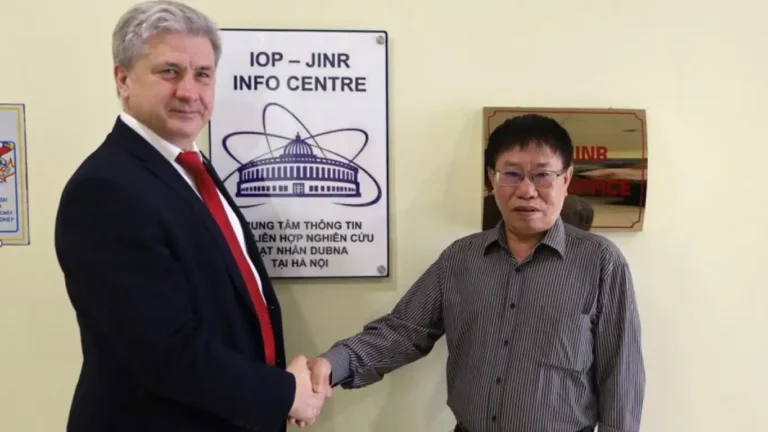 giao su le hong khiem va hanh trinh ghi dau khoa hoc tai dubna 2