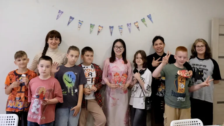 gioi thieu van hoa viet cho tre em nga tai trai he tyumen