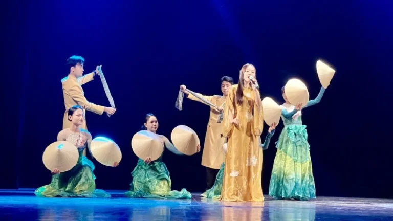 hanh trinh cua su gia nghe thuat viet tai nuoc nga