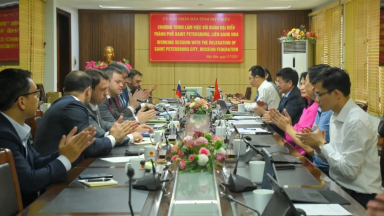 that chat quan he hop tac giua dien bien va saint petersburg