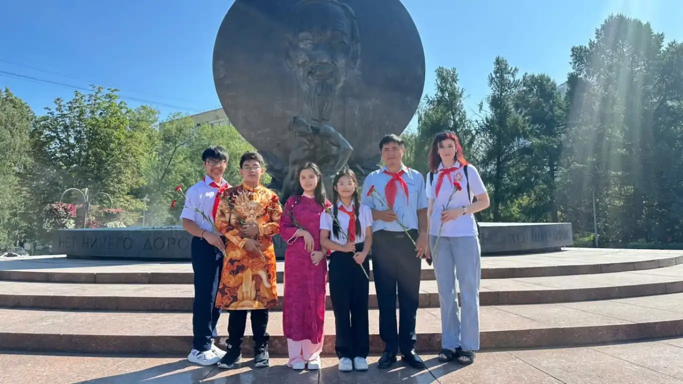 thieu nhi viet nam giao luu va trai nghiem van hoa tai nga 2