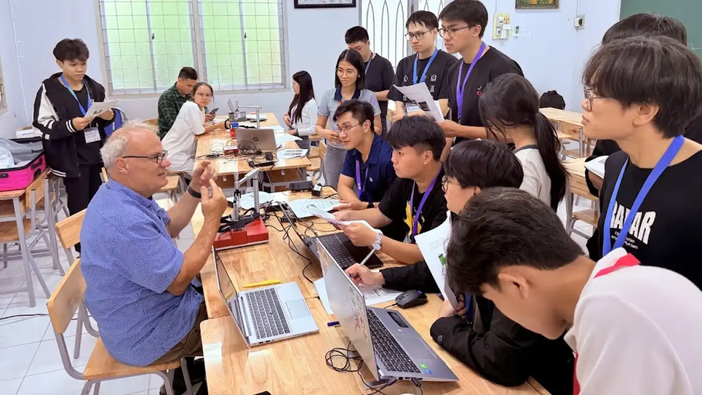 6 sinh vien bach khoa va hanh trinh thuc tap sap toi tai dubna 2