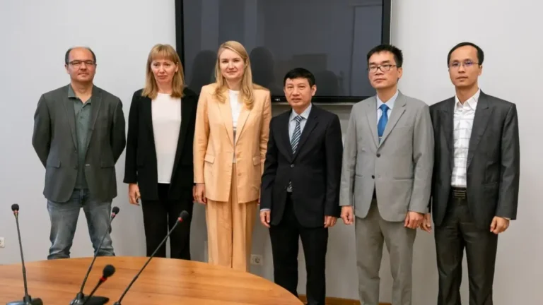 dai hoc le quy don tham va thuc day hop tac giao duc voi dai hoc leti