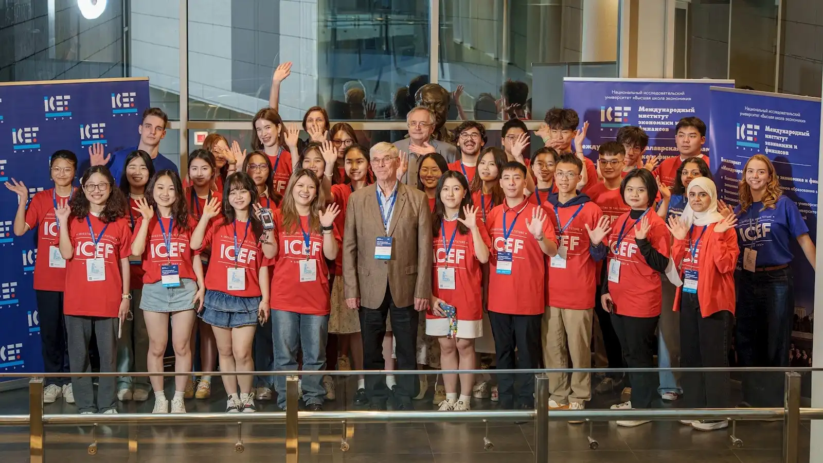 sinh vien ueb hoc he tai truong kinh te quoc te icef thuoc dai hoc hse 2