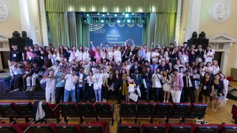 sinh vien viet nam toa sang tai dai hoc mua he 2025