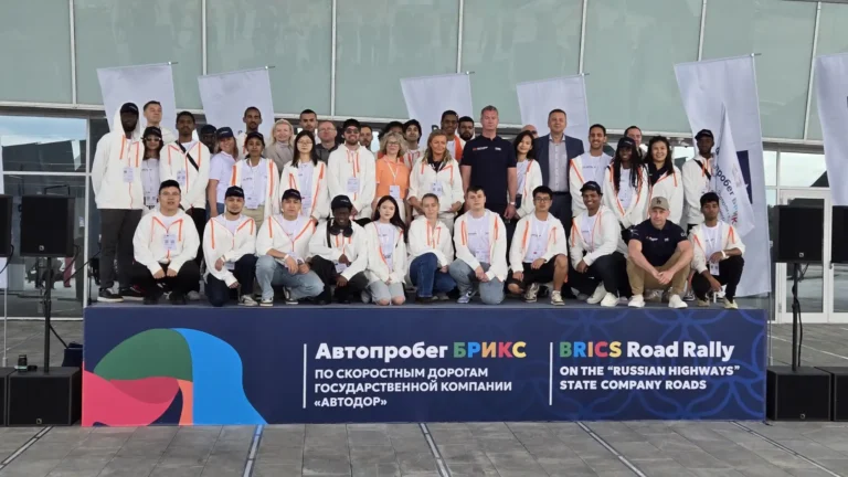 hanh trinh thanh xuan cua sinh vien viet tren tren cao toc moi tai nga