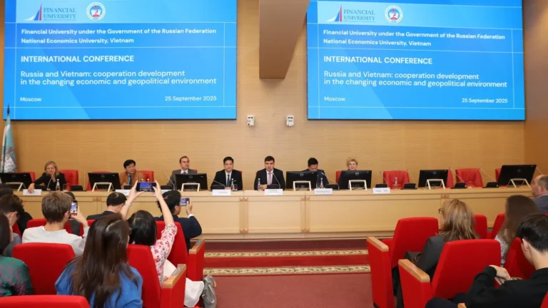 hoi nghi khoa hoc quoc te nga viet tai dai hoc tai chinh nga