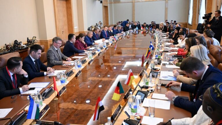 hop tac giao duc quoc te tai dien dan thanh nien toan cau kazan 2025