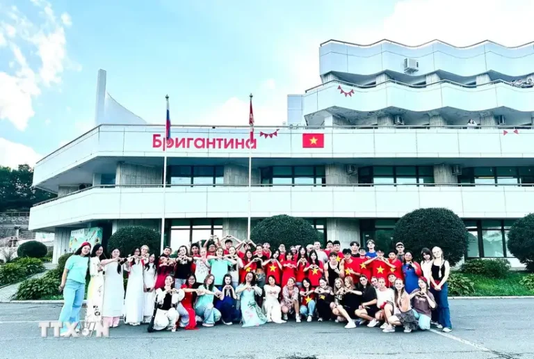 niem tu hao ngay quoc khanh lan toa trong trai he quoc te tai nga