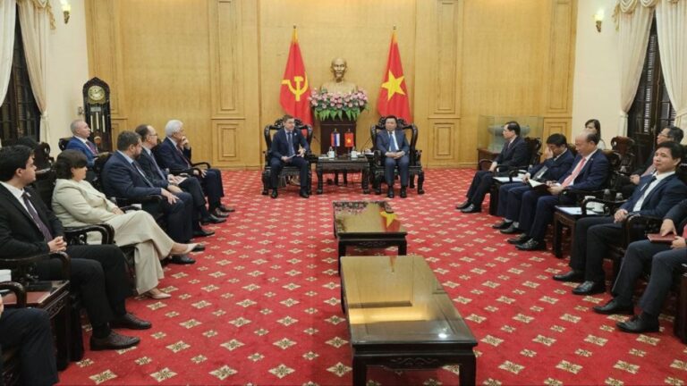 viet nam va nga tang cuong hop tac ly luan va dao tao can bo