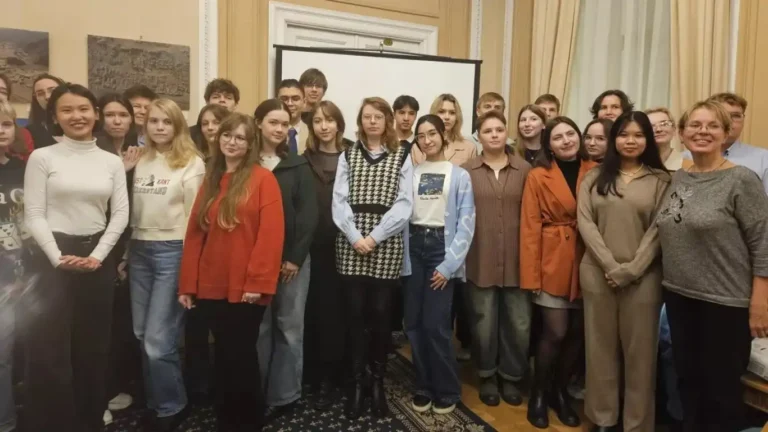 cau lac bo tieng viet tai mgimo to chuc sinh hoat van hoa