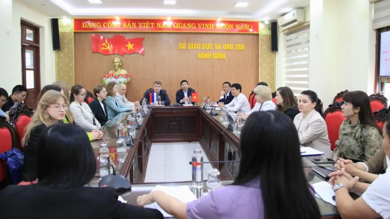 doan cac truong dai hoc nga tham va lam viec tai tinh ninh binh