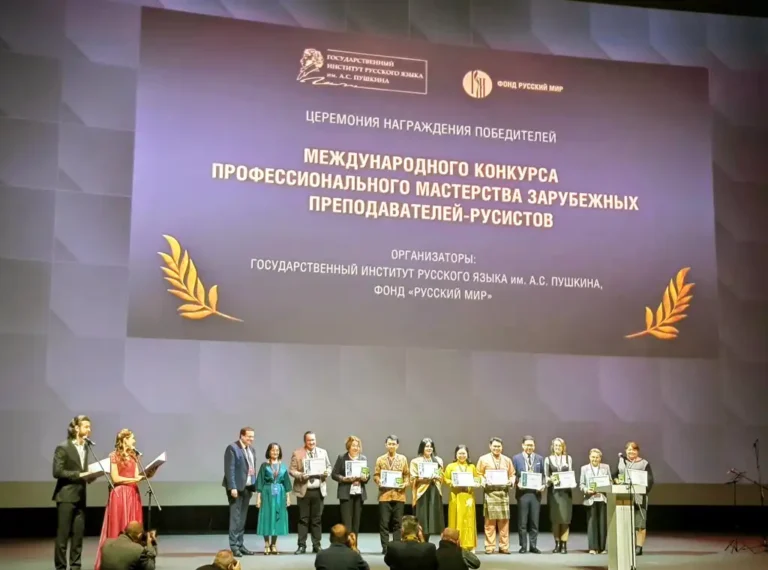 trao giai cuoc thi nghe nghiep danh cho giang vien tieng nga o nuoc ngoai