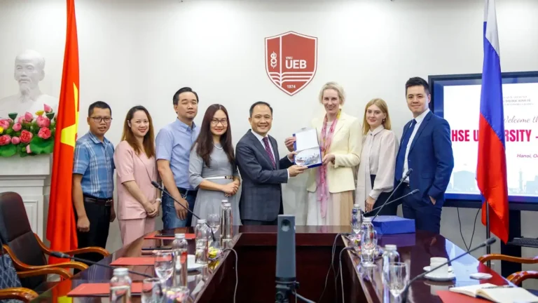 truong dai hoc kinh te dhqghn tiep doan dai hoc hse saint petersburg