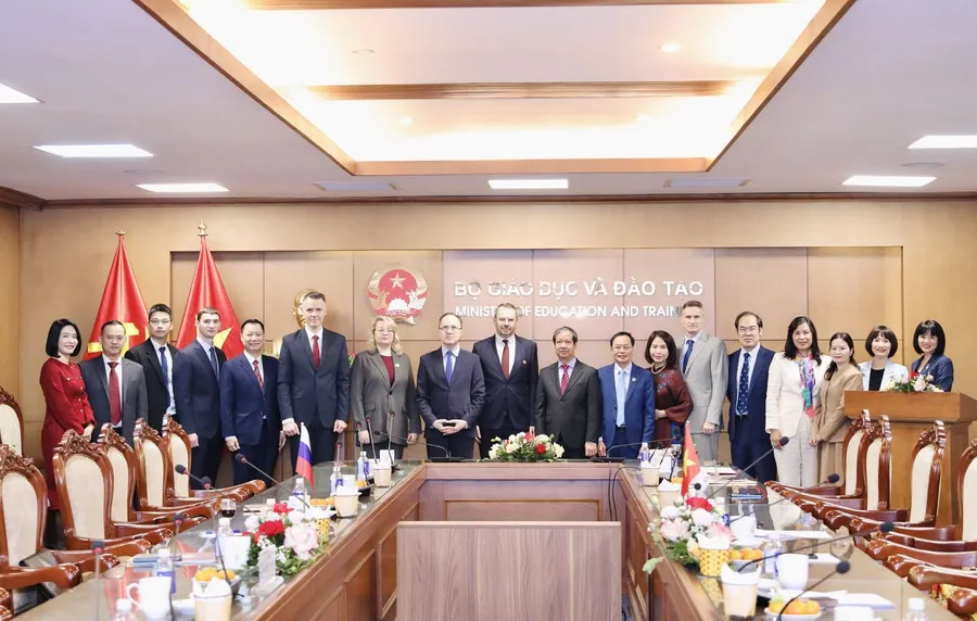 bo giao duc va dao tao trao ky niem chuong cho thu truong nga 2