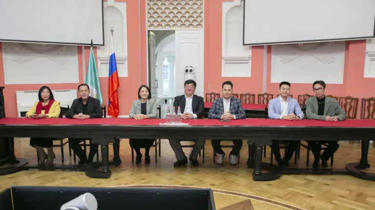 dau an tu chuyen cong tac moscow va saint petersburg cua hcmue