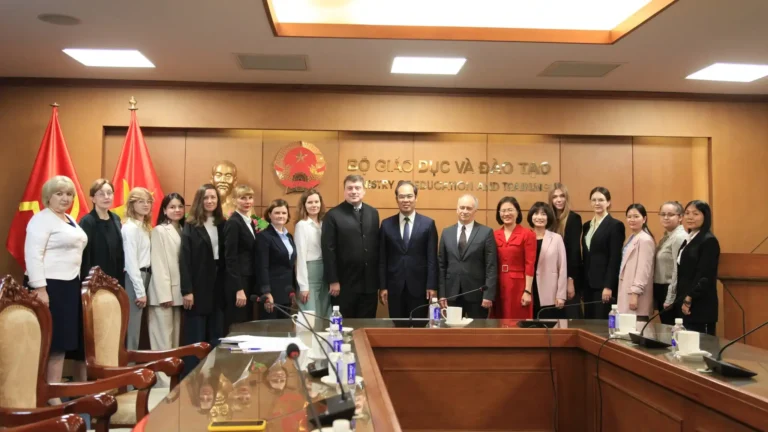 doan cac truong dai hoc nga lam viec tai cuc hop tac quoc te