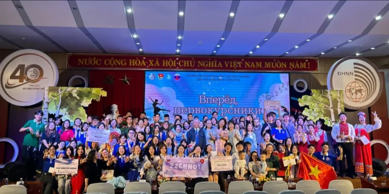 khoa nga truong dai hoc ngoai ngu dai hoc da nang chao tan sinh vien