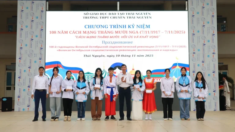 ky niem 108 nam cach mang thang muoi nga tai thpt chuyen thai nguyen