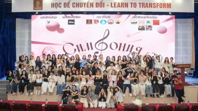 recap chuong trinh chao tan sinh vien cua khoa tieng nga hanu