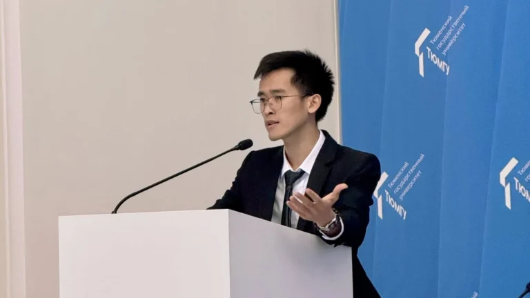 sinh vien nuoc ngoai dau tien nhan hoc bong kutsev tai dai hoc tyumen 21