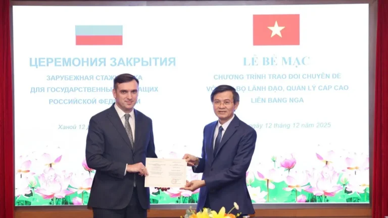 be mac chuong trinh boi duong trao doi voi cong chuc cap cao nga