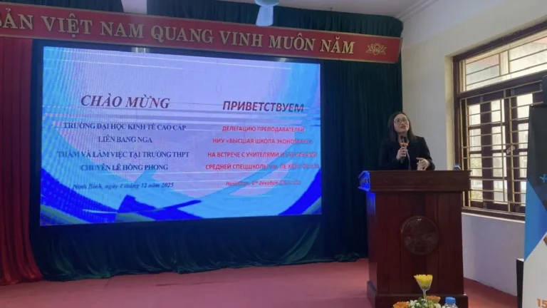 dai hoc hse tham va lam viec tai truong thpt chuyen le hong phong