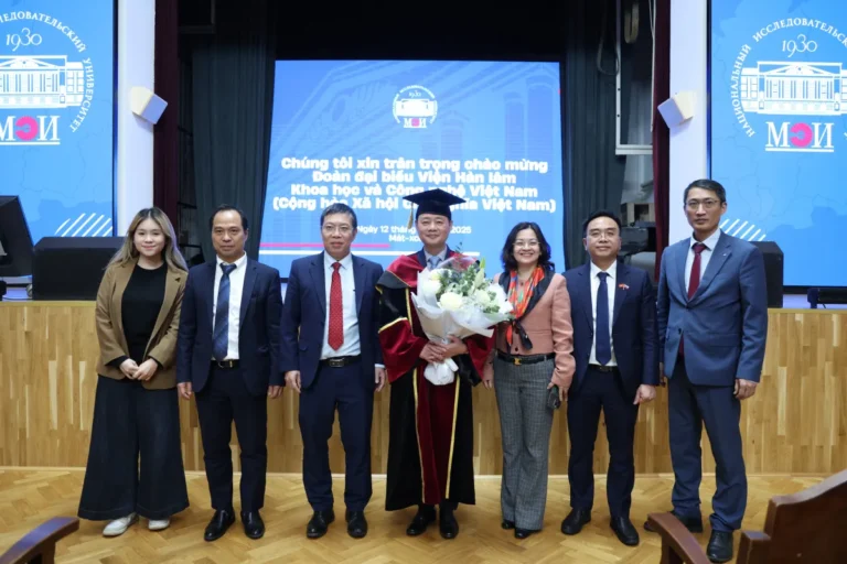 dai hoc mpei trao danh hieu tien si danh du cho gs ts tran hong thai 2