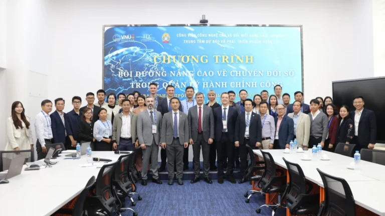 dhqghn va hoc vien ranepa mo lop boi duong quan ly hanh chinh cong 1