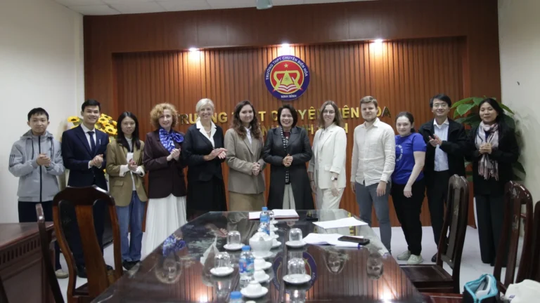 gioi thieu cac truong dai hoc nga tai truong thpt chuyen bien hoa